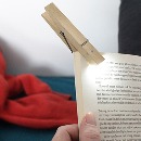 Lampica za Čitanje Drvena Štipaljka