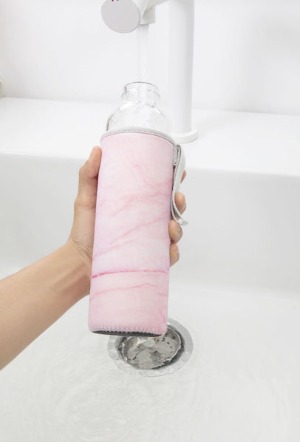 Flašica za vodu sa neoprenskom futrolom-mermerno roze