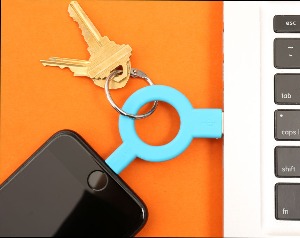 Punjač za telefon i USB -privezak za ključeve